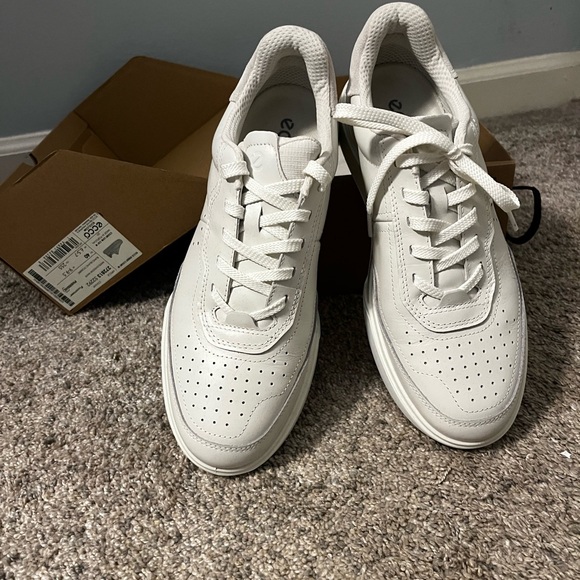 Ecco White Athletic Court low cut Shoes - Picture 1 of 6